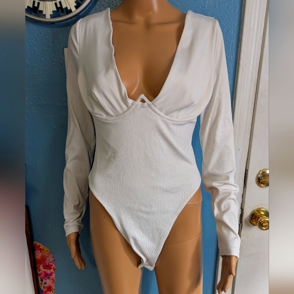 IZl Angus Elegant White Long Sleeve Bodysuit